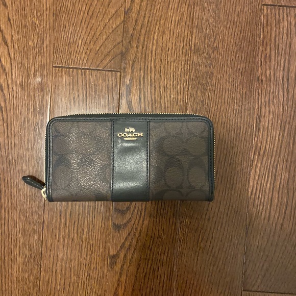 AUTHENTIC COACH WOMEN’S WALLET - Picture 2 of 5